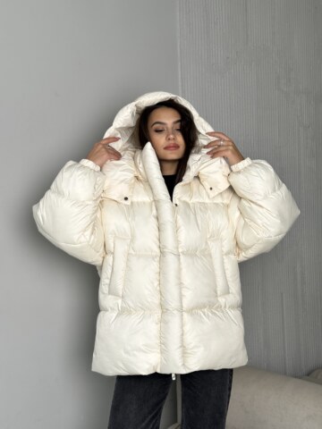 Купити Жіночий пуховик oversize молочного кольору